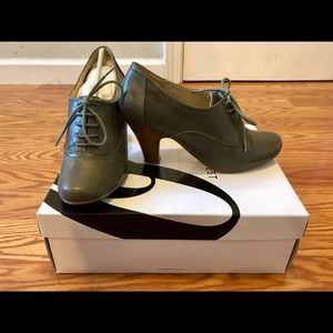 NineWest Low-cut Lace Up Gray Bootie, Size 7